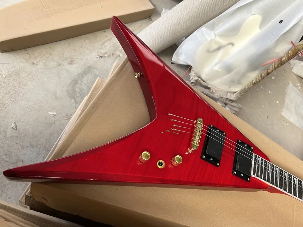 Электрогитара для начинающих в подарок